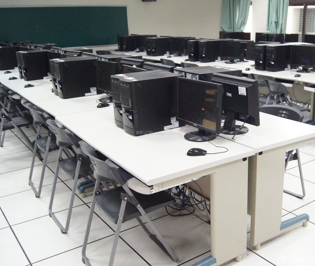 松江学校电脑房电脑桌装修效果 打造现代化计算机教室